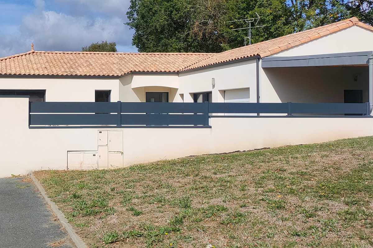 Clôture alu gamme Classic modèle Sabaria 250 - RAL7016