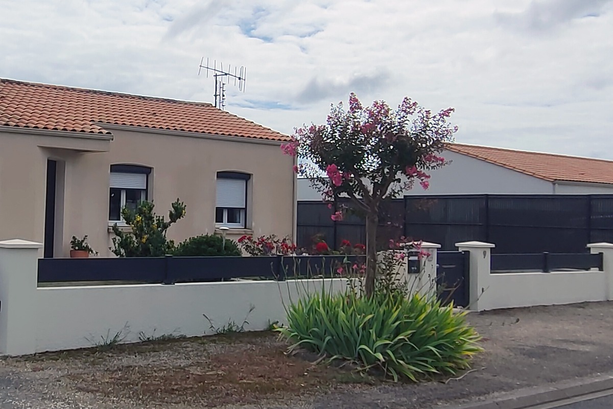 Clôture alu gamme Classic modèle Sabaria 250 - RAL7016