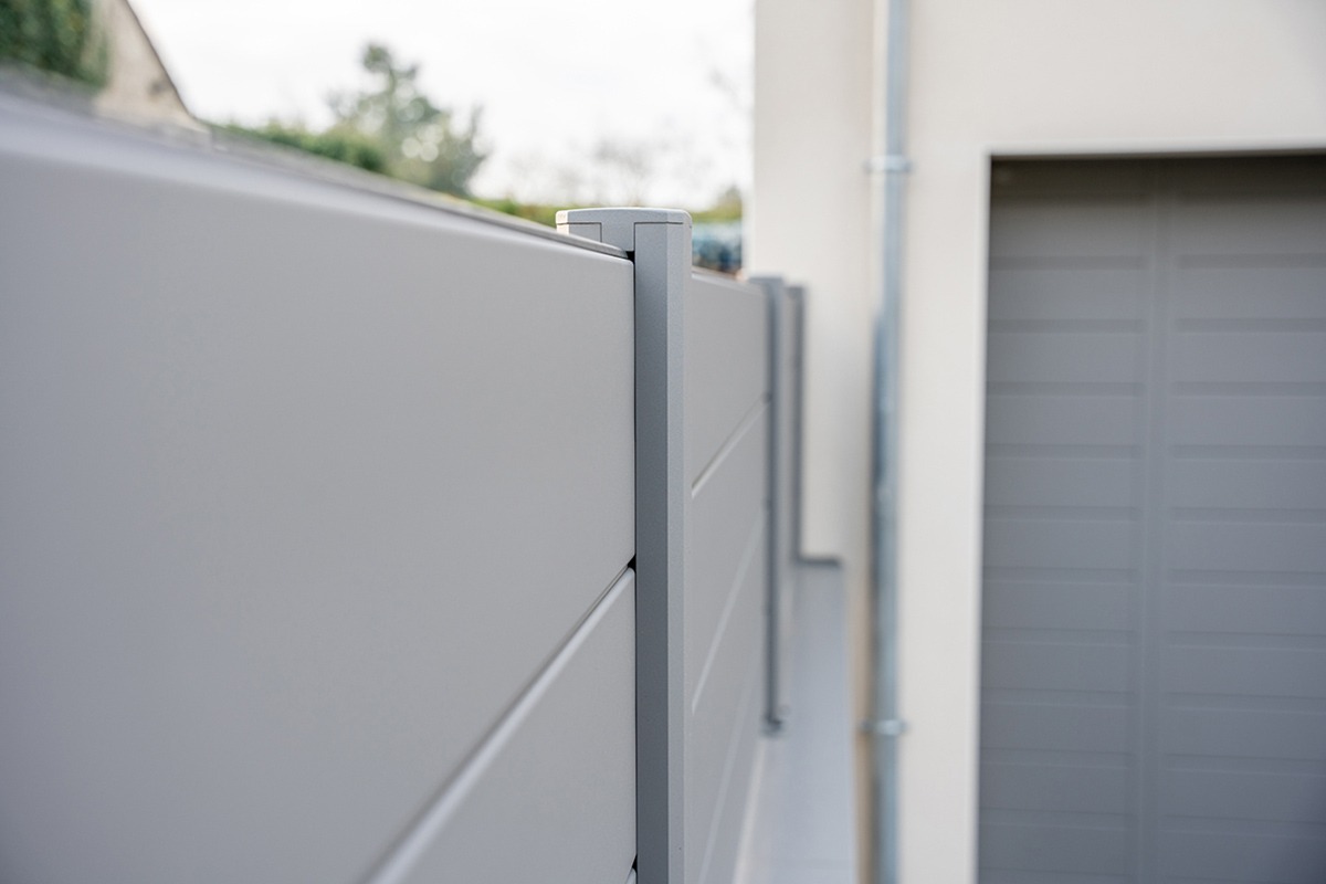 Clôture alu gamme Signature modèle Helvetica - RAL9007