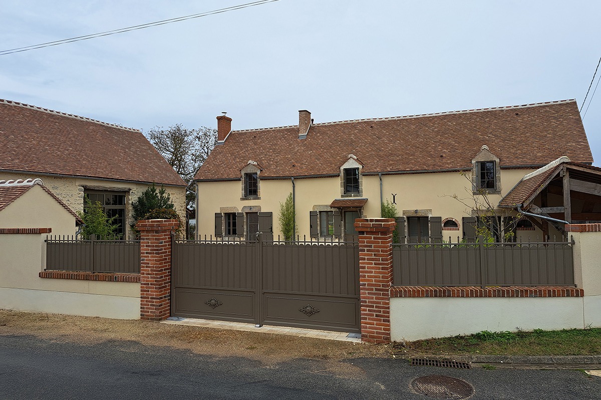 Clôture alu gamme Tradition modèle Tuilerie avec festonnage - RAL7006