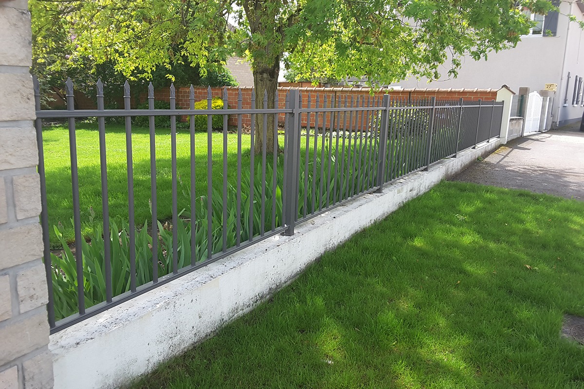 Clôture alu gamme Tradition modèle Tuilerie - RAL2900