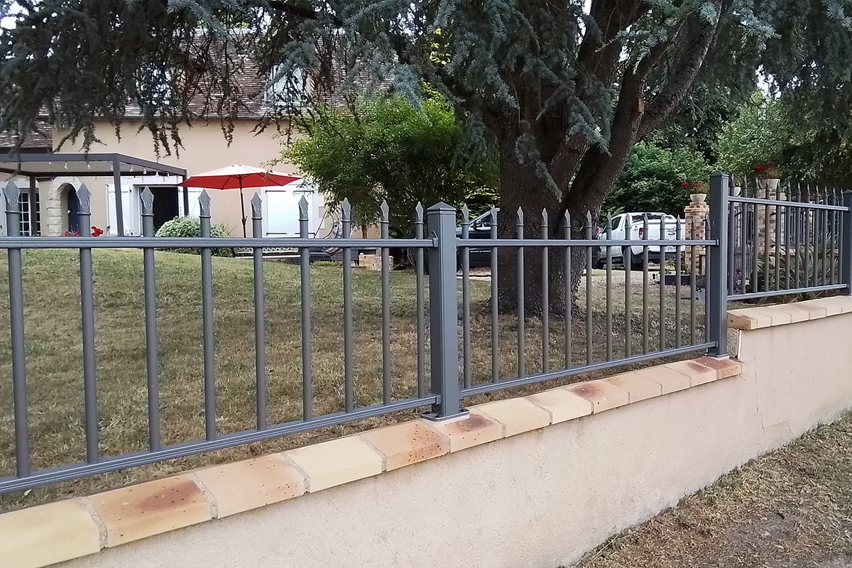 Clôture alu gamme Tradition modèle Tuilerie - RAL2900