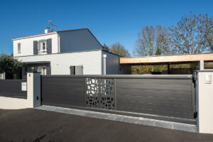 Lire la suite à propos de l’article Le portail coulissant 5m pour une entrée sur-mesure