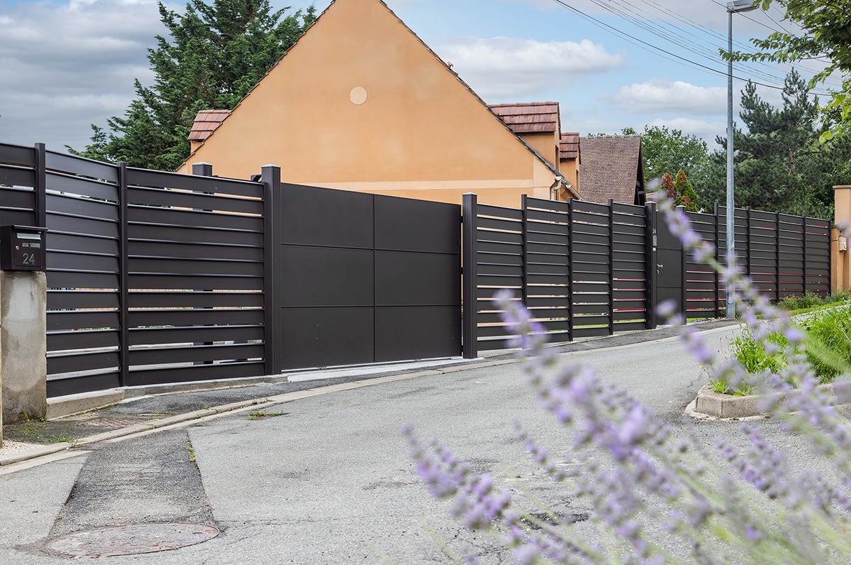 Idée embellissement de portail avec claustra