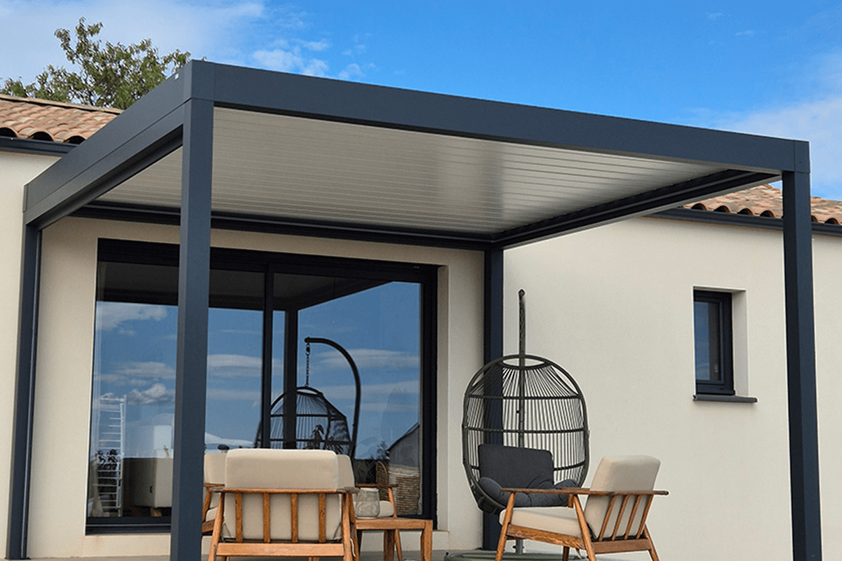Pergola bioclimatique autoportée alu gamme Optimo - RAL7016