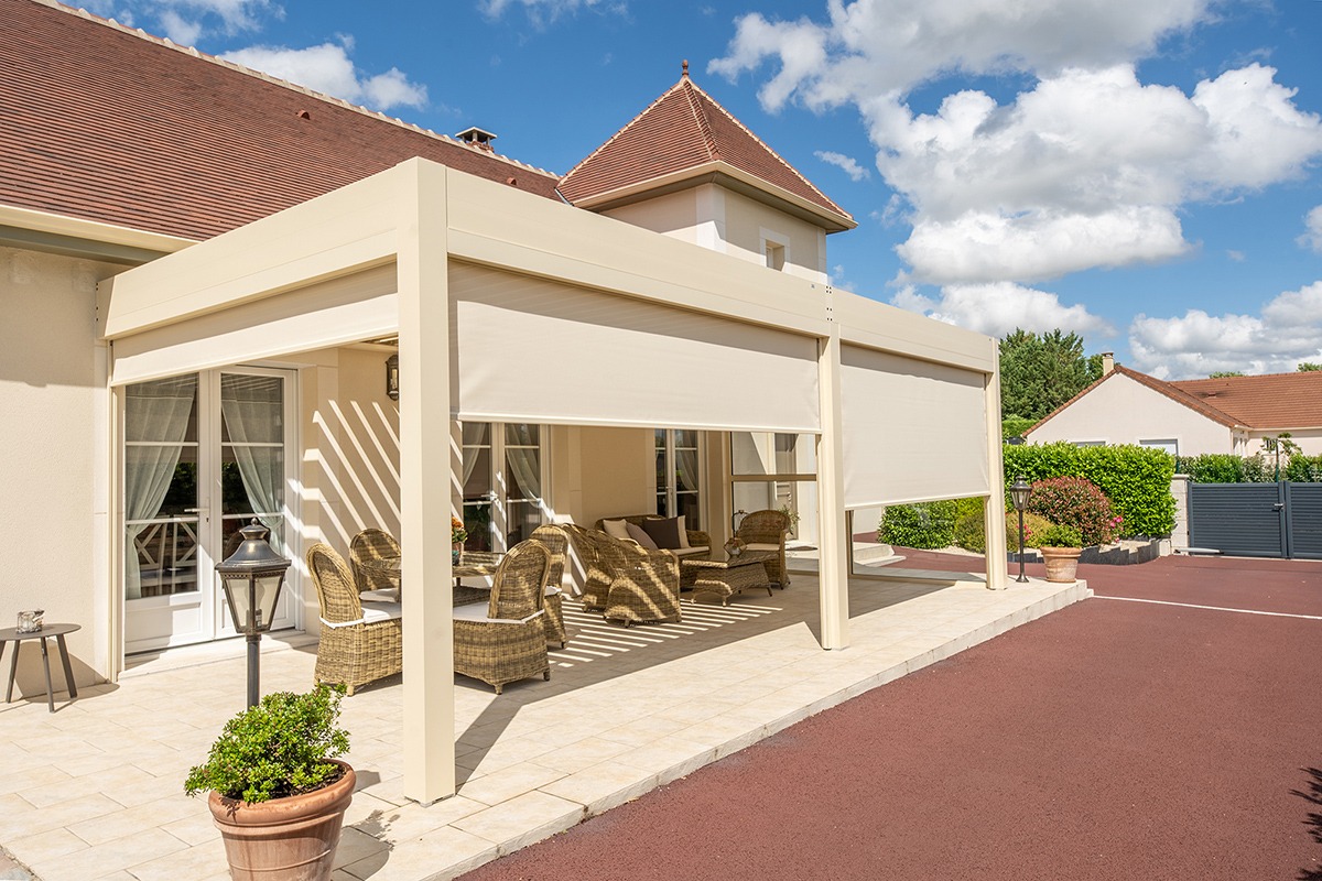 Pergola bioclimatique adossée gamme Signature - RAL1015