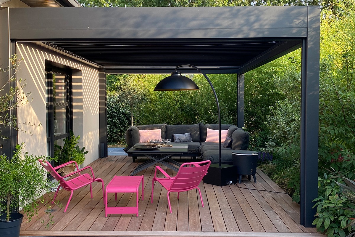 Pergola bioclimatique adossée gamme Signature - RAL2100