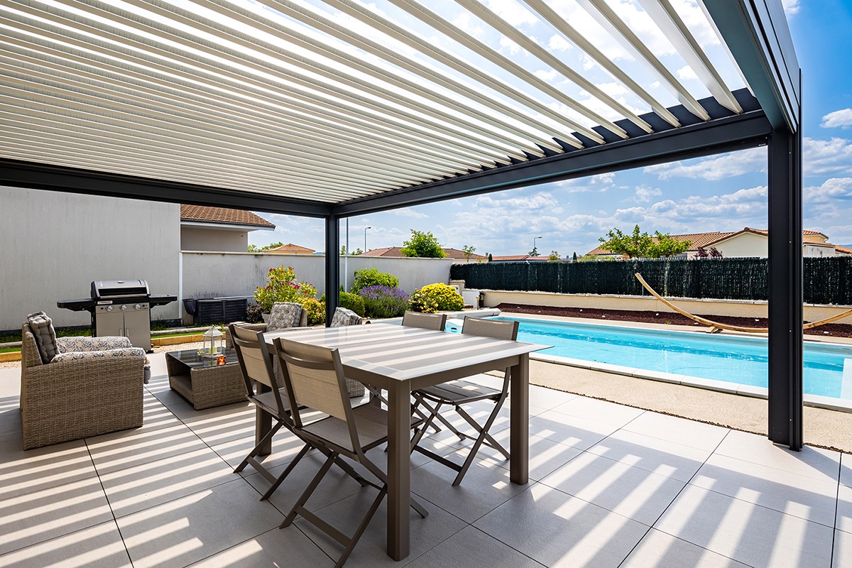 Pergola bioclimatique adossée gamme Signature - RAL7016
