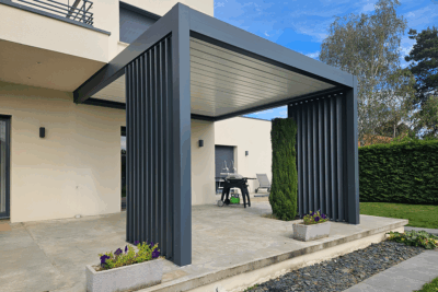 Pergola bioclimatique adossée – Gamme Signature