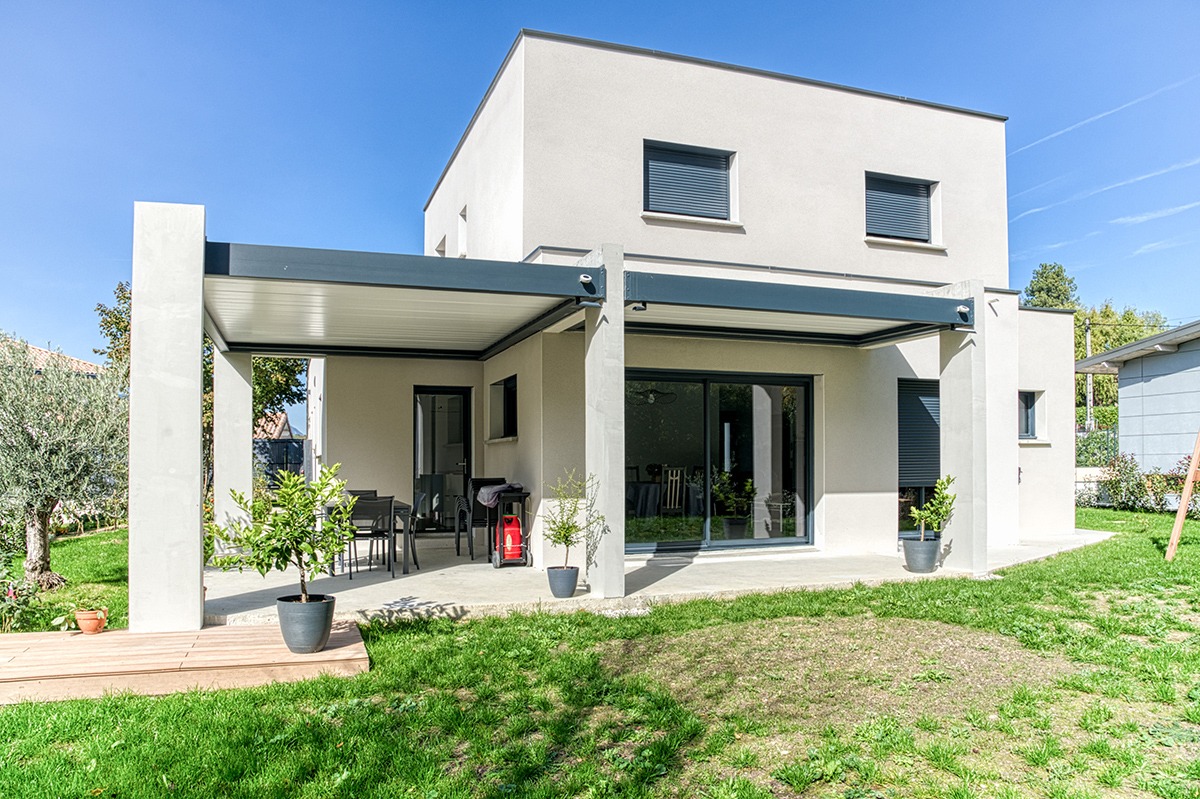 Pergola bioclimatique encastrée gamme Signature - RAL7016