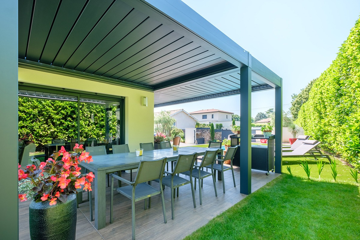Pergola bioclimatique encastrée gamme Signature - RAL7016