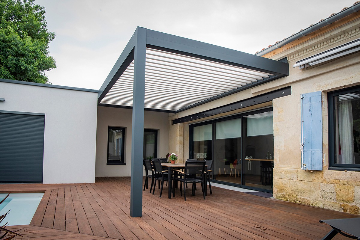 Pergola bioclimatique encastrée gamme Signature - RAL7016