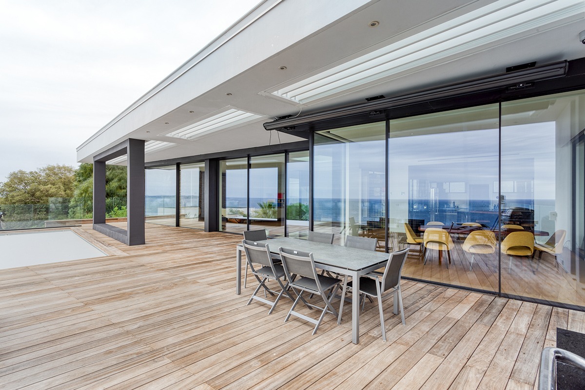 Pergola bioclimatique encastrée gamme Signature - RAL9016