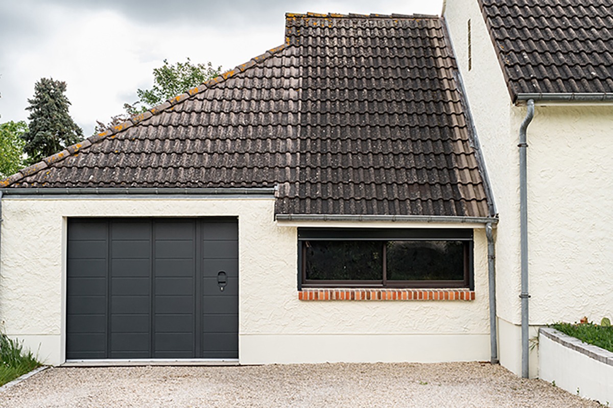 Porte de garage coulissante gamme Prestige/Confort modèle Lituanie/Jersey - RAL7016