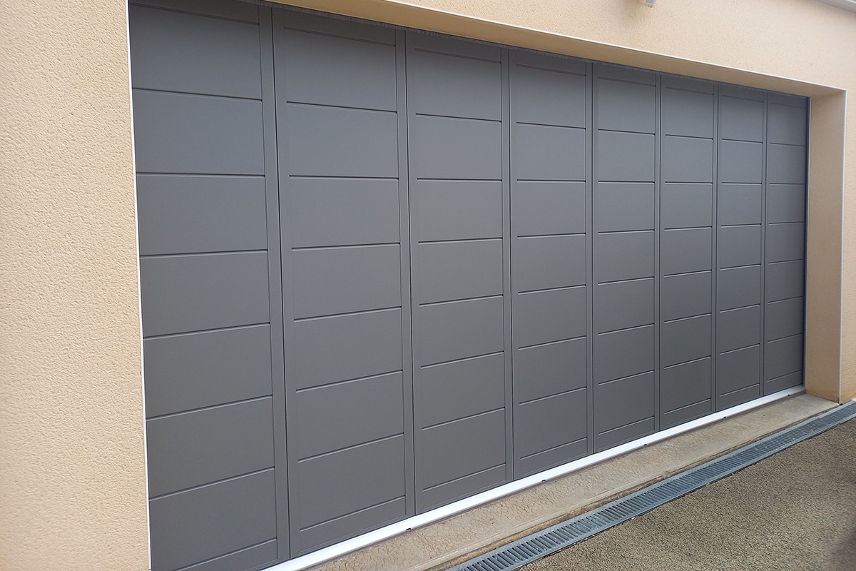 Porte de garage coulissante gamme Prestige/Confort modèle Lituanie/Jersey - RAL9007