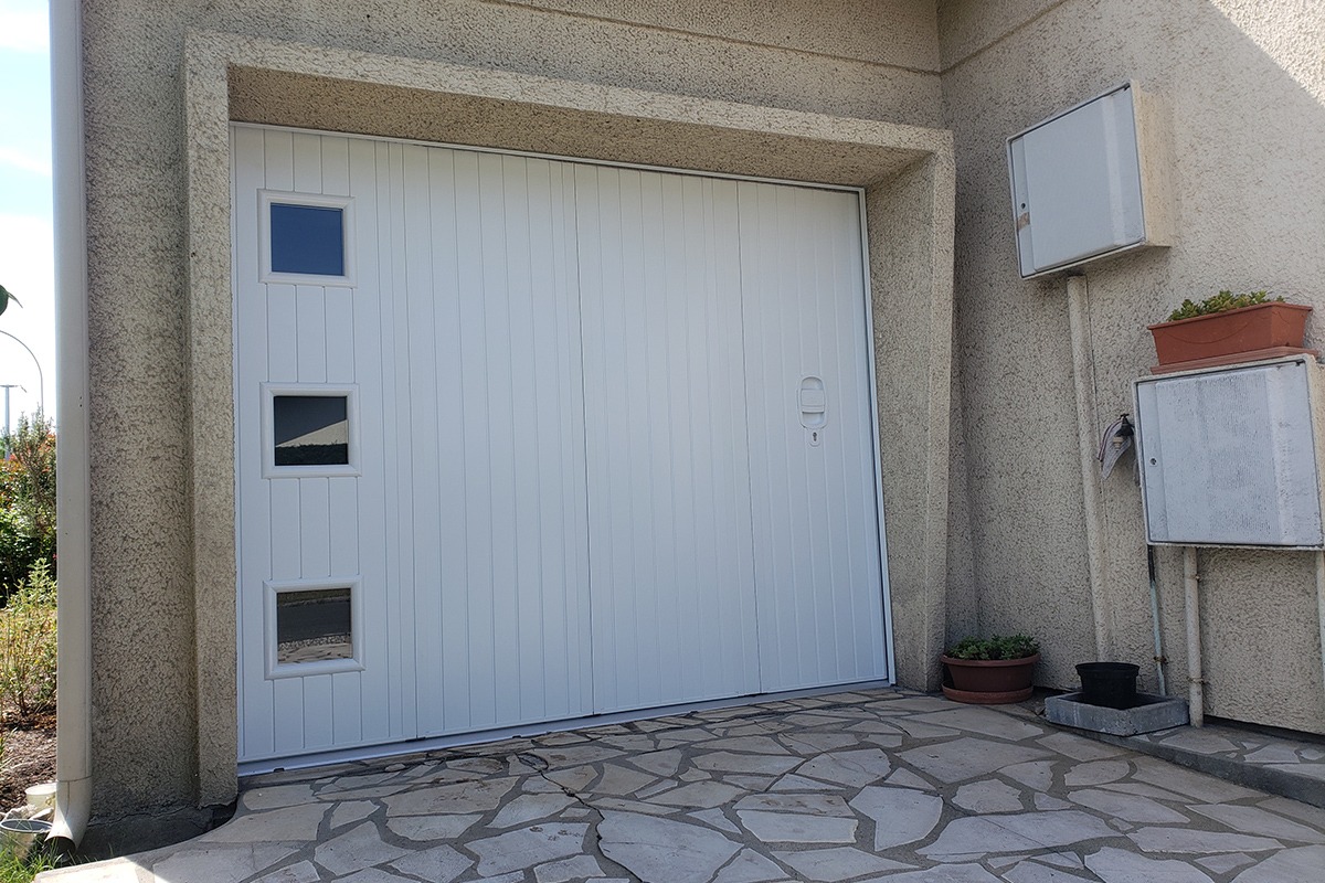 Porte de garage coulissante gamme Prestige/Confort modèle Lituanie/Jersey - RAL9016