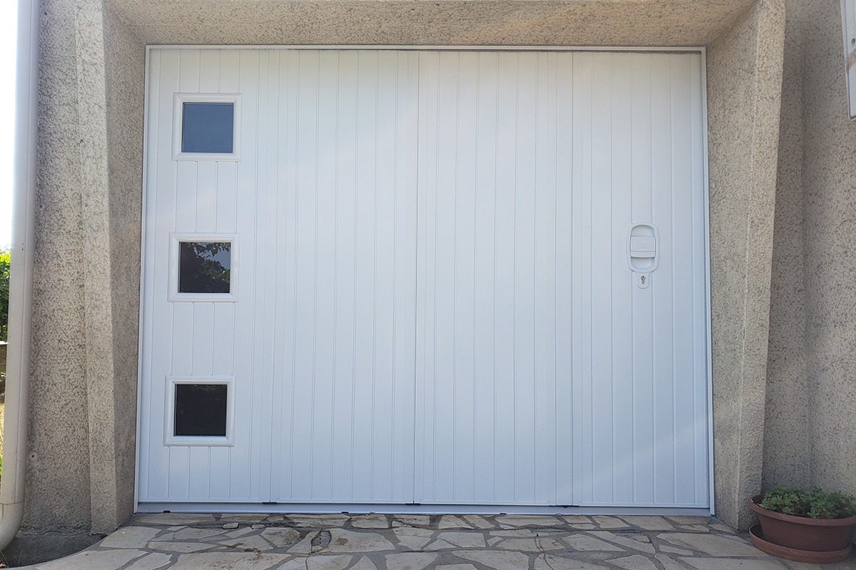 Porte de garage coulissante gamme Prestige/Confort modèle Lituanie/Jersey - RAL9016