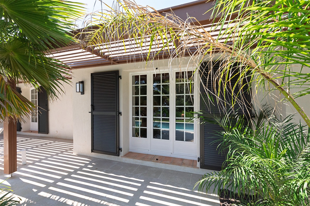 Volets battants gamme Intemporel modèle Calypso - RAL2100