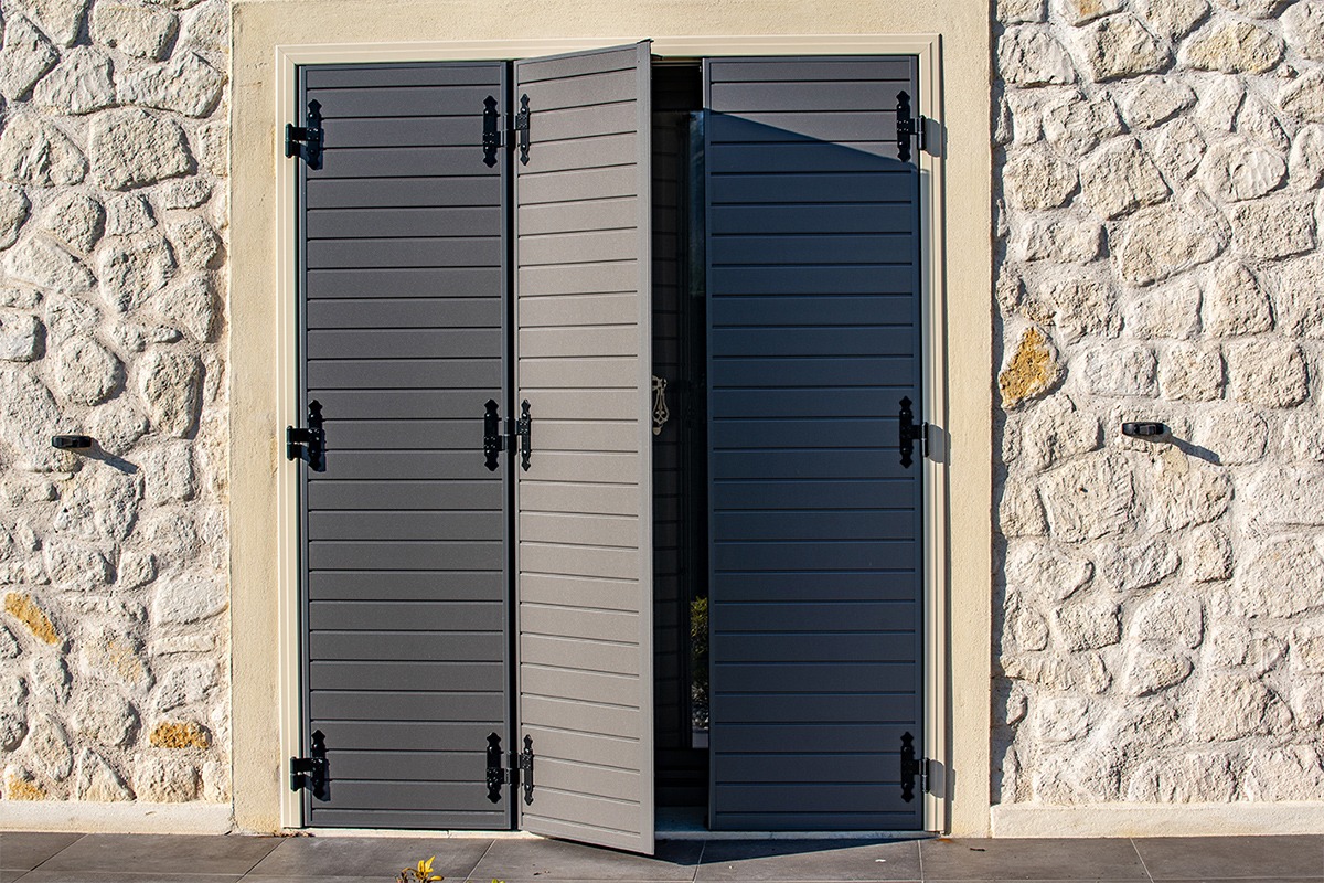 Volets battants gamme Intemporel modèle Hypnos - RAL2900