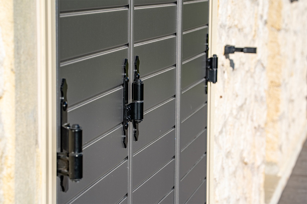 Volets battants gamme Intemporel modèle Hypnos - RAL2900