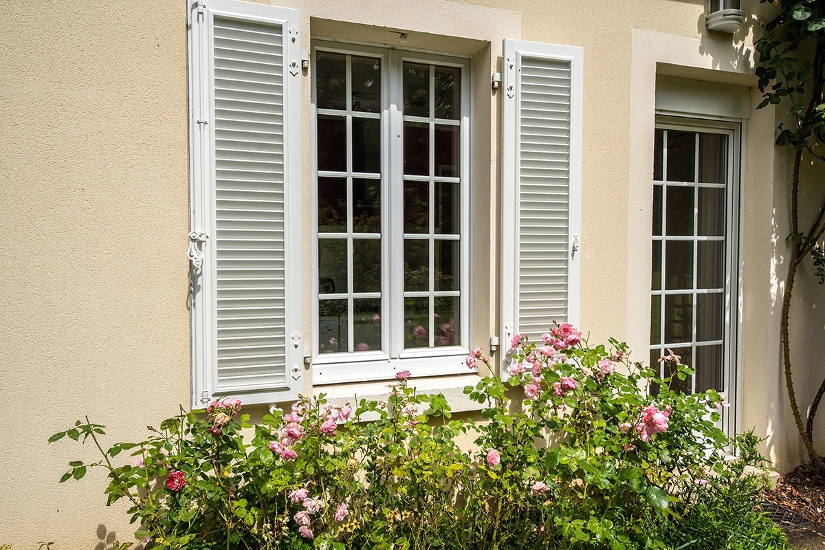 Volets battants gamme Intemporel modèle Pégase - RAL9016