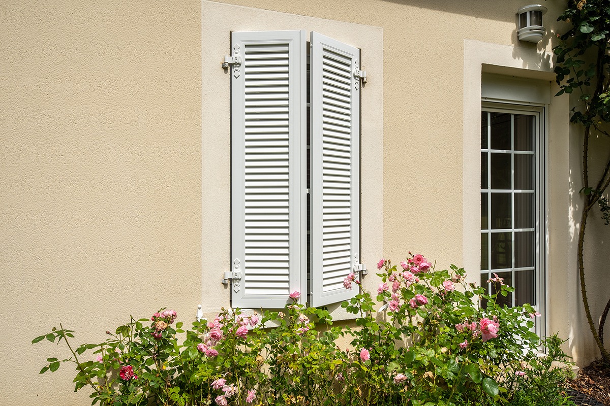 Volets battants gamme Intemporel modèle Pégase - RAL9016