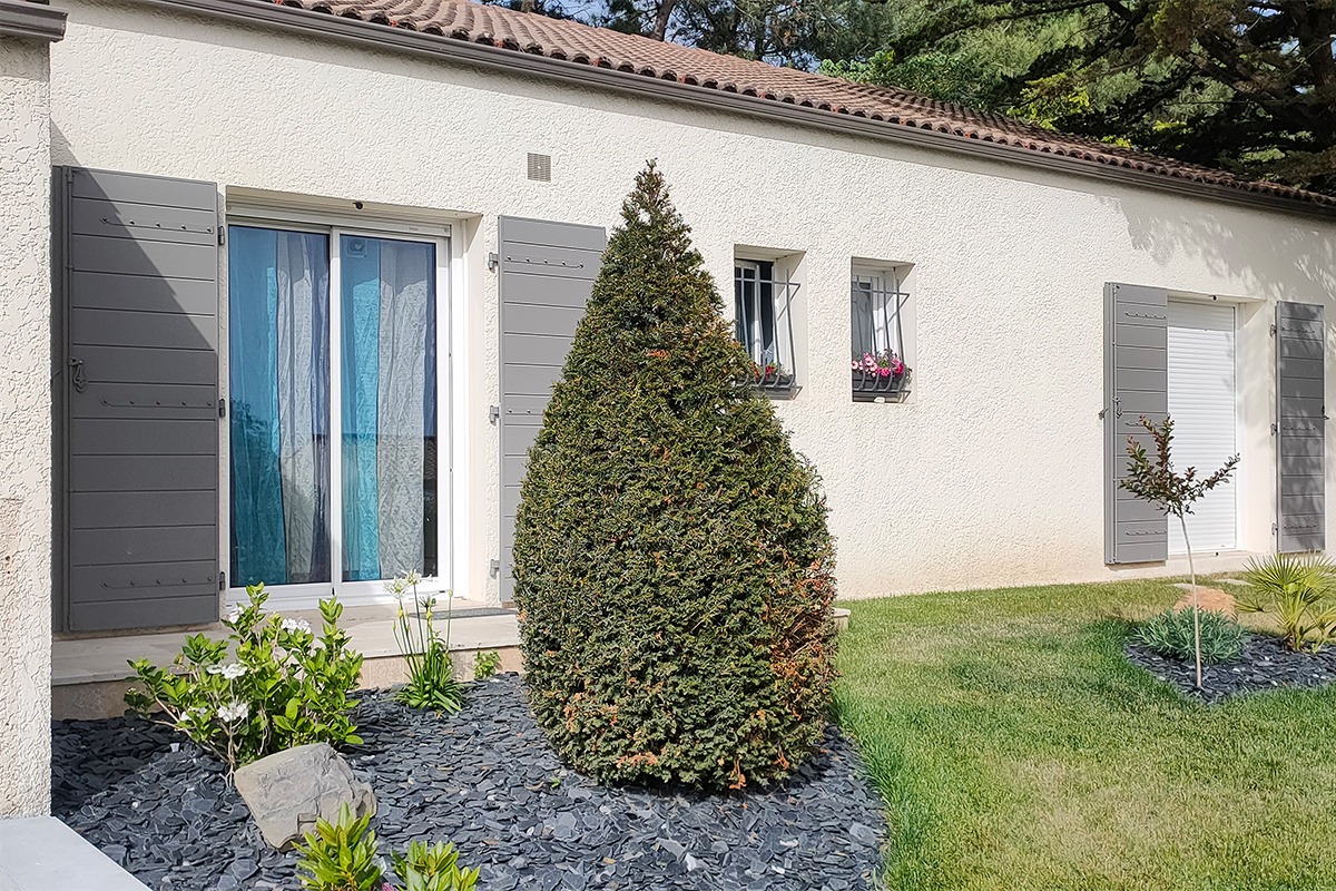 Volets battants gamme Intemporelle modèle Triton - RAL9007