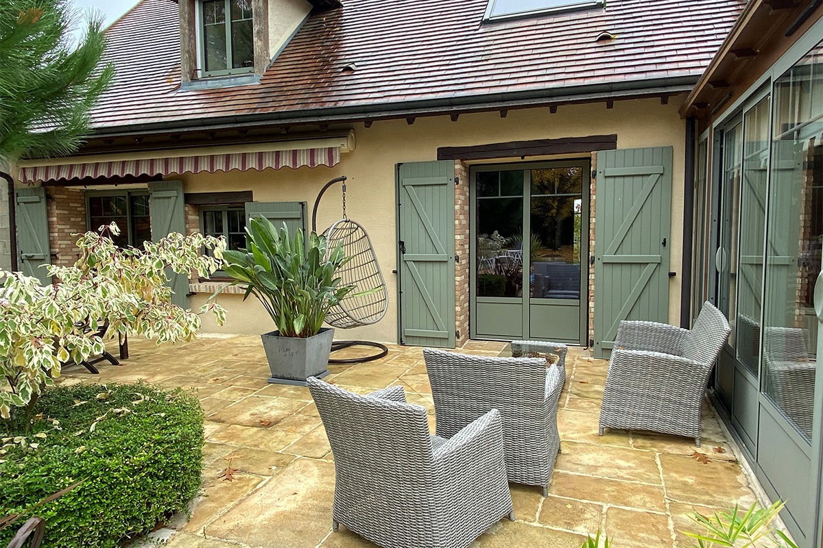 Volets battants gamme Intemporel modèle Zeus - RAL7033