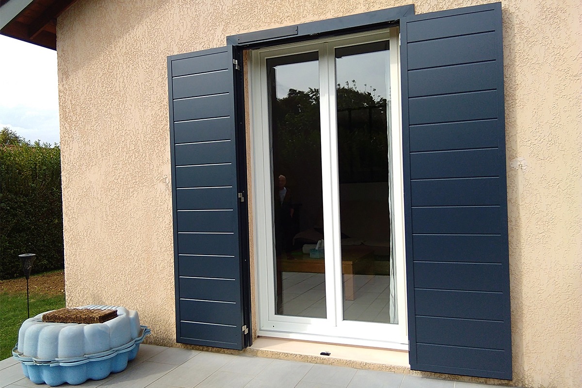 Volets battants gamme Quadra modèle VB170H - Bleu canon