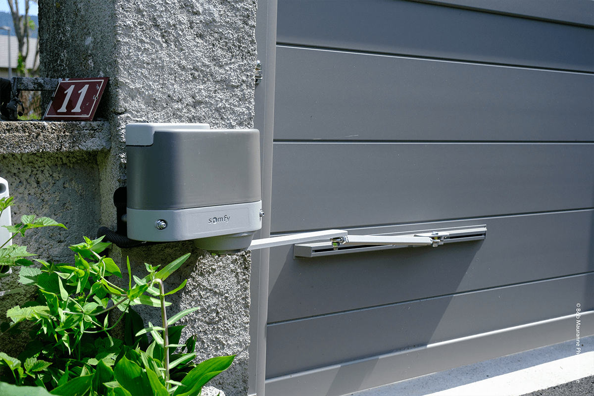 Motorisation portail battant Somfy Axovia Multi Pro 3S Io