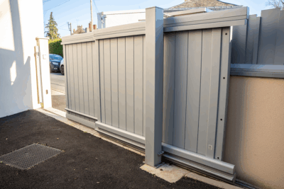 Moteur portail coulissant – CI24 intégré au poteau