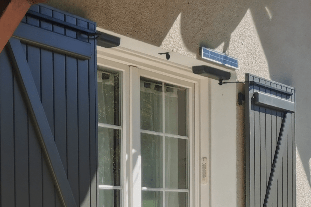 Motorisation solaire volets battants