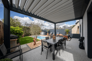 Lire la suite à propos de l’article Pergola bioclimatique alu : comment choisir ?